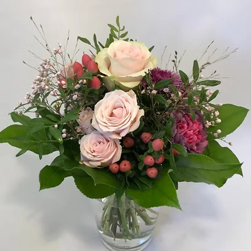 Rund gebundener Blumenstrauss rosé-pink
