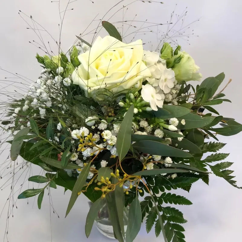 Rund gebundener Blumenstrauss weiss-grün